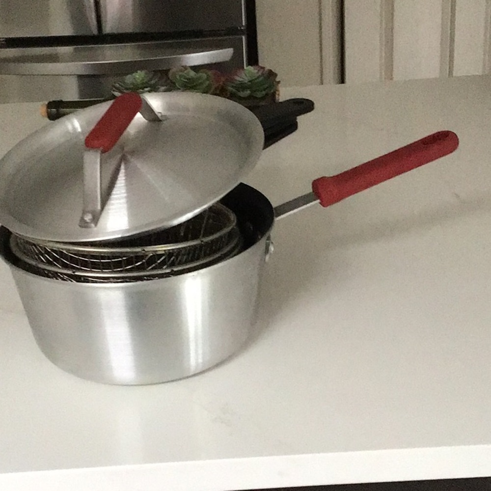 New deep fryer with3 baskets